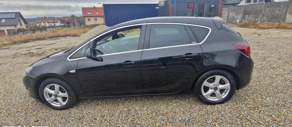 Opel Astra cena 35800 przebieg: 150000, rok produkcji 2013 z Sobótka małe 466